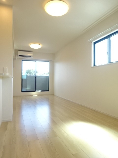 ガーデン・ハウス A 2階の物件の内観