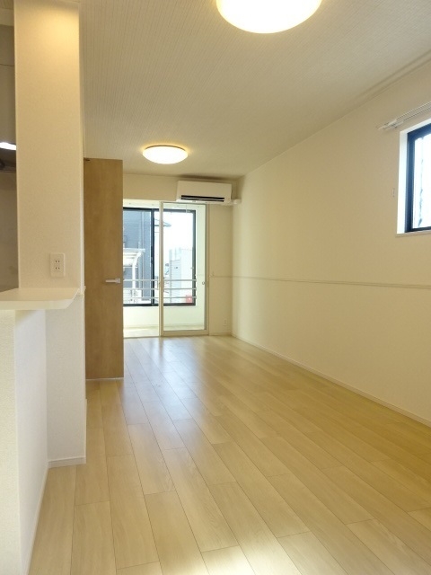 ロワゾーブルーＯ 1階の物件の内観