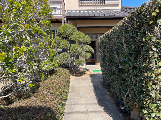 玄関アプローチ