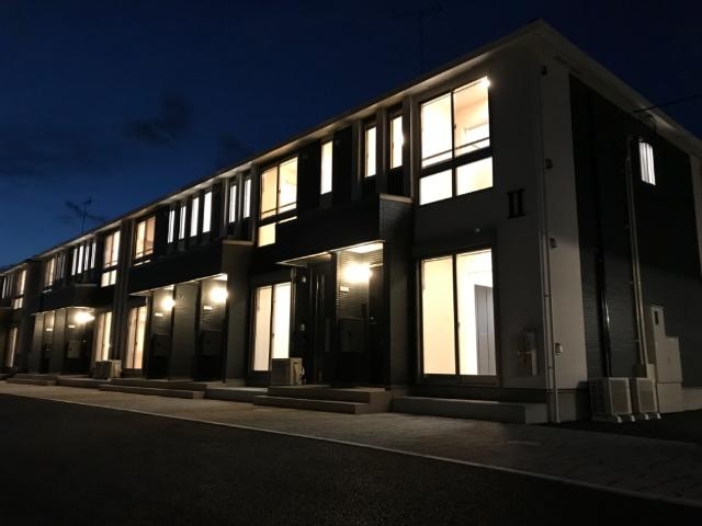 外観写真（夜）