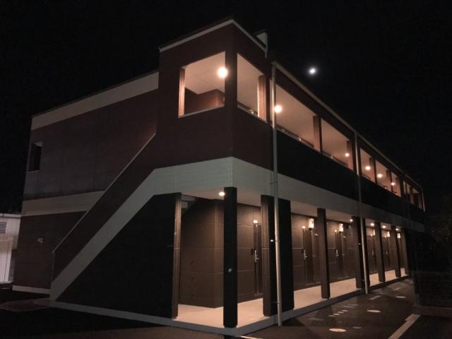 外観写真（夜）